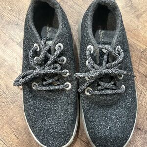 Allbirds Gray Sneakers Cozy Wool-Like Design